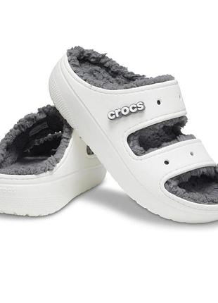Шльопанці crocs classic cozzzy sandal білі з сірим хутром