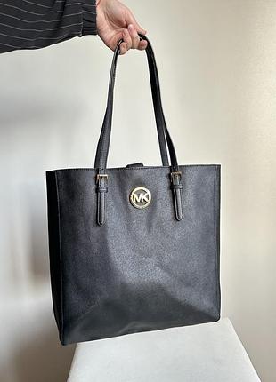 Шкіряна сумка тоут michael kors.