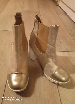 Ботиночки золотые