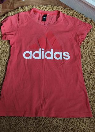 Женская футболка adidas