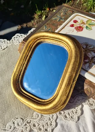 Винтажное настенное, маленькое зеркало.