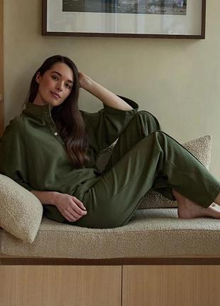 Спортивный костюм cyberjammies lounge 5800-5802 хлопковый из кофты на пуговицах и штанов хаки