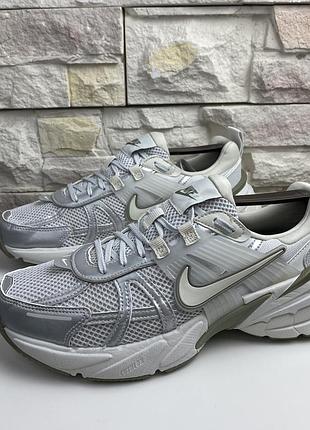 Оригінальні кросівки nike v2k run
