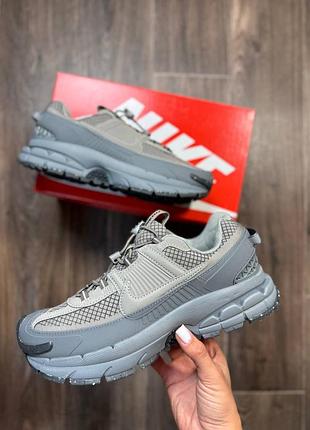 Стильные кроссовки nike air zoom vomero roam grey