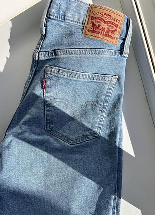 Жіночі джинси levi's блакитні з високою посадкою