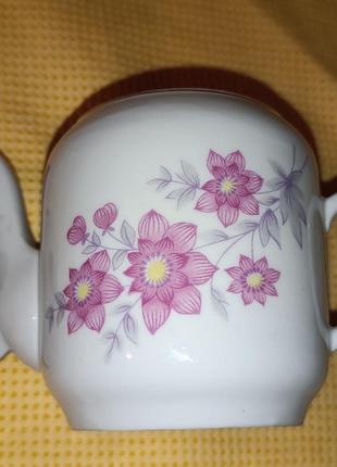 Вінтажний порцеляновий чайник довбиш