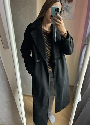 Базове чорне пальто від зара