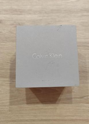 Фирменная серая коробка от швейцарских наручных часов calvin klein