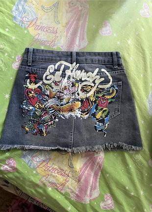 Міні-спідниця ed hardy сіра джинсова з принтом та бахромою xs-s