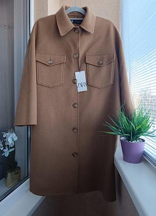 Тонкое женское пальто оверсайз zara с содержанием шерсти цвета camel