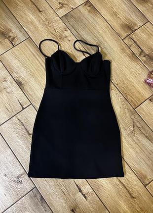 Коротка жіноча сукня pull&bear чорна на бретельках