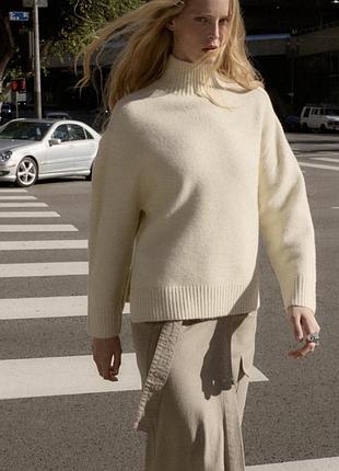Светр з горлом оверсайз zara