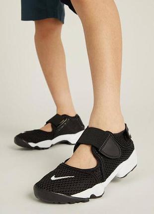 Спортивні сандалі від nike розмір  36