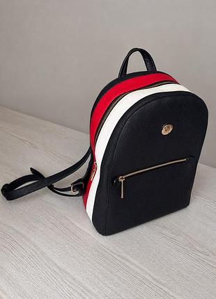 Рюкзак жіночий tommy hilfiger essence corp core colorblock dome backpack чорно-червоно-білий