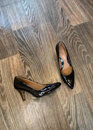 Туфлі човники жіночі clarks softwear чорні лаковані, 40 розмір, устілка 27 см