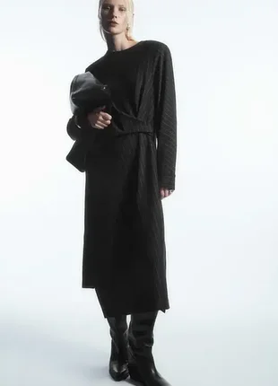 Платье женское cos power-shoulder midi dress / м