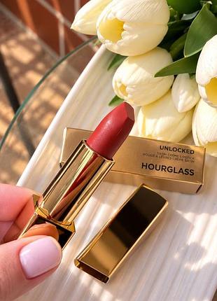 Помада для губ hourglass unlocked satin crème lipstick 324 roar