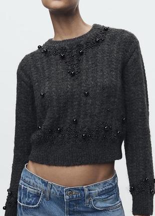 Светр сірий з чорними бусінами zara