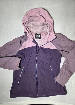 Стильная и функциональная куртка the north face