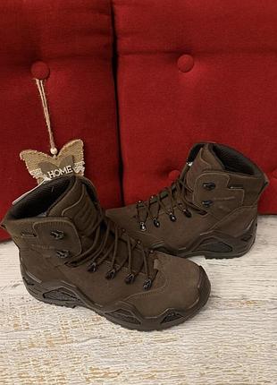 Кожаные фирменные ботинки lowa gore-tex 42,5р.