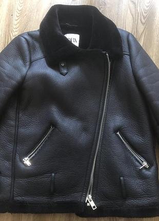 Дублянка жіноча zara авіатор чорна з поясом