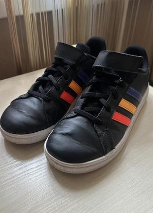 Кросівки adidas чорні з кольоровими смужками на липучці