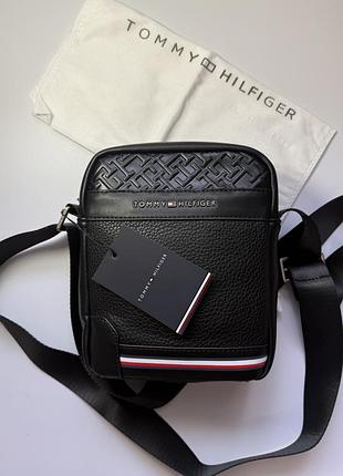 Tommy hilfiger сумка через плече чорний колір / сумка для чоловіків tommy hilfiger