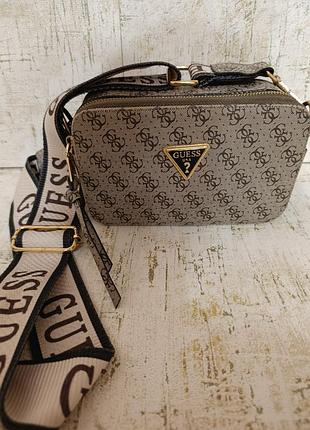 Сумка крос-боді жіноча guess коричнева з широким ременем