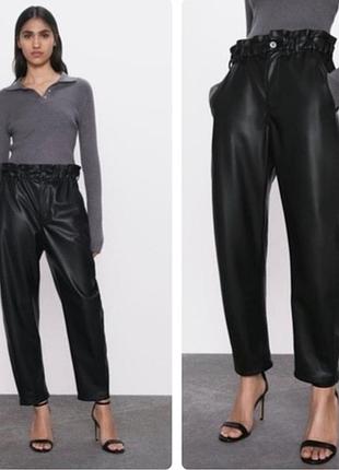 Брюки из экокожи zara. 4