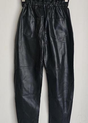 Брюки из экокожи zara. 8