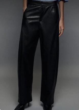 Брюки из экокожи zara.