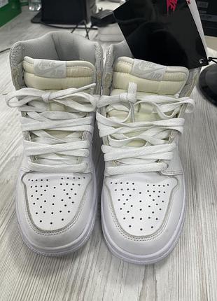 Високі жіночі кросівки nike