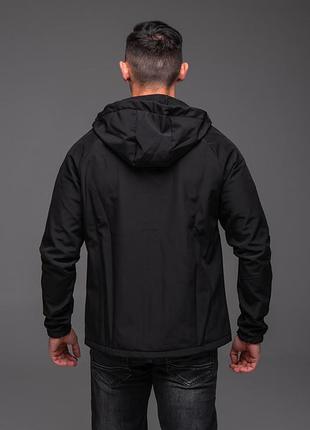 Чоловіча куртка soft shell на флісі чорна 2