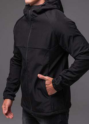Чоловіча куртка soft shell на флісі чорна 8