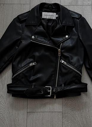 Жіноча куртка calvin klein косуха чорна