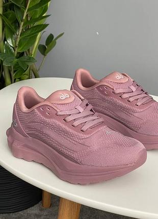 Кроссовки женские alo yoga runner pink