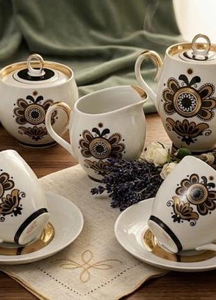 Чайный сервиз винтажный на 12 персон с золотой каймой