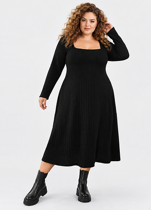 Чёрное трикотажное платье миди в рубчик shein curve, размер 36-38