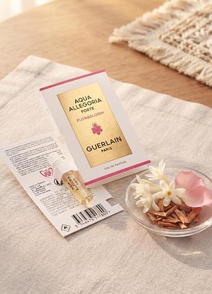 Женская парфюмированная вода guerlain aqua allegoria forte florabloom (парфюмерный пробник / сэмпл, 1 мл)