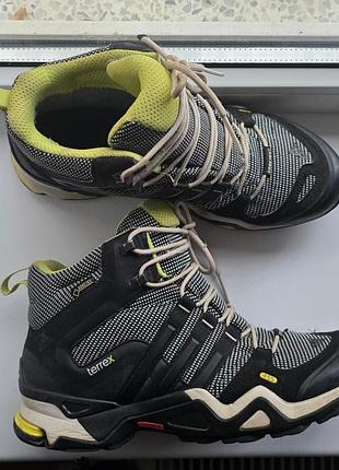 Треккинговые женские, или подростковые ботинки adidas terrex gore-tex (р. 38 / 24.5 см)
​
​