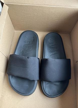 Жіночі чорні шльопанці zara 37р(24см)