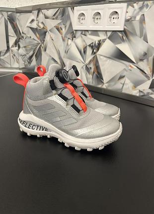 Кросівки унісекс adidas демісезонні сірі зі сріблястим