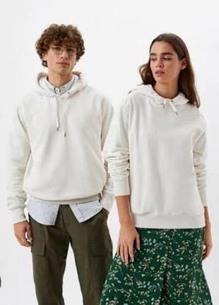 Молочное худи uniqlo,,l