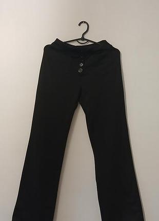 Жіночі штани slim bootcut чорні з ґудзиками