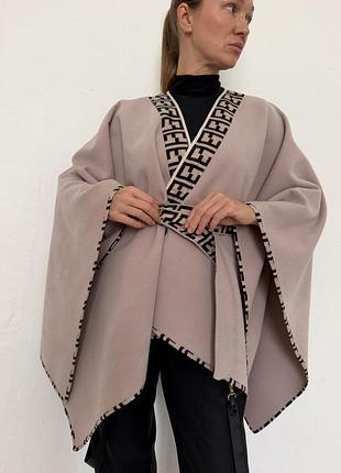 Жіночий кейп fendi бежевий з поясом
