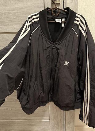 Вітровка чоловіча adidas чорна зі смужками