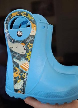 Сапоги crocs kids handle it seafe boot, c9, размер 25-26, стелька 15,5 см, голубые с рисунком, для мальчика