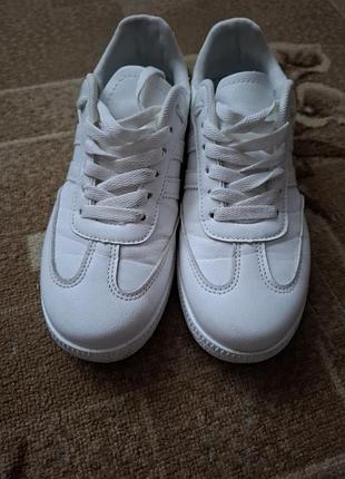 Кросівки adidas білі шкіряні 2