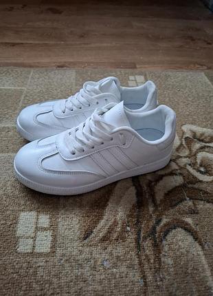 Кросівки adidas білі шкіряні 5
