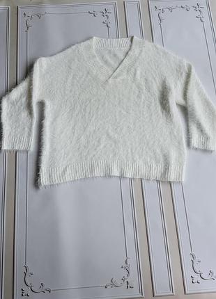 Жіночий пухнастий светр білий 3xl